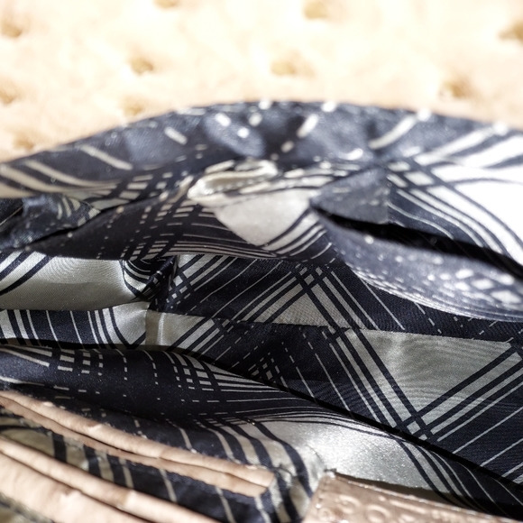 London Fog Faux Ostrich Leather Tan Hand Bag - Picture 6 of 7